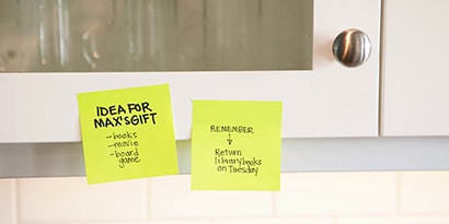 When that great gift idea pops into your head, grab a Post-it® Super Sticky Note and write it down right away.