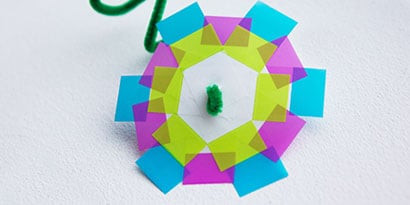 Bend over the end of the pipe cleaner to secure the flower.