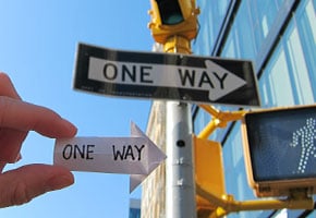 Make a one-way arrow street sign with Post-it® Notes
