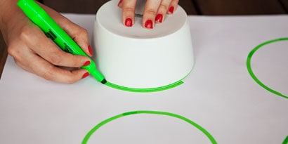 draw your table layout on the Post-it® Easel Pad
